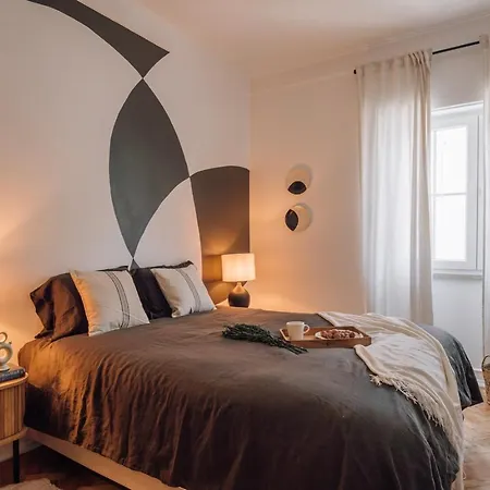 Alp - 3 Bedrooms, Office And Terrace In Alvalade 아파트