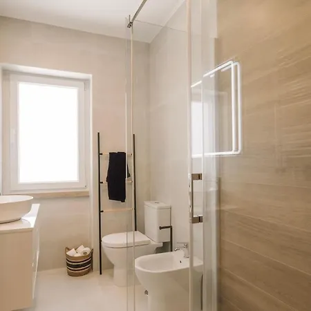 Lägenhet Alp - 3 Bedrooms, Office And Terrace In Alvalade
