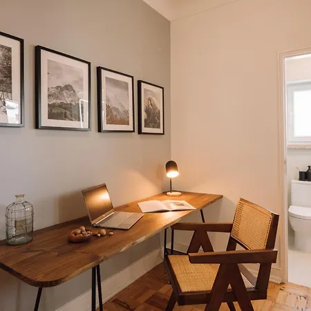 Alp - 3 Bedrooms, Office And Terrace In Alvalade Lägenhet