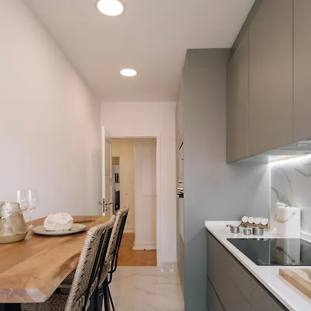 Alp - 3 Bedrooms, Office And Terrace In Alvalade Apartmán *